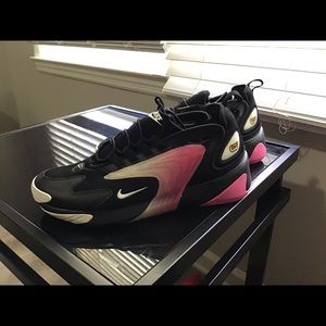 Women’s Nike zoom athletic shoes